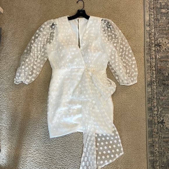 ✨SOLD✨ Lovers + Friends Bridal Dress - Picture 5 of 9